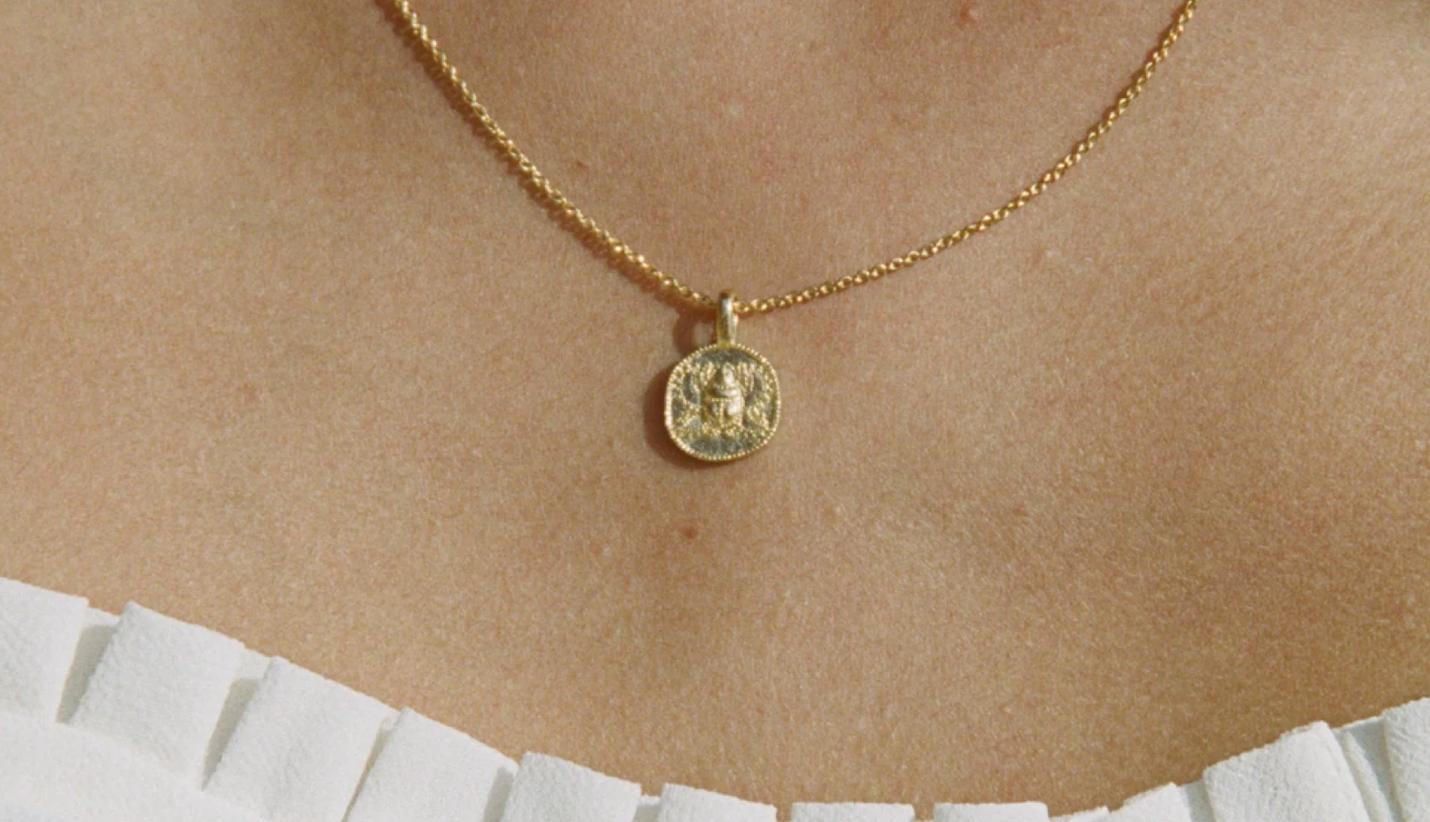 Unveiling the Secret of Gold-Plated Necklaces: How to Clean and Keep Them Tarnish-Free