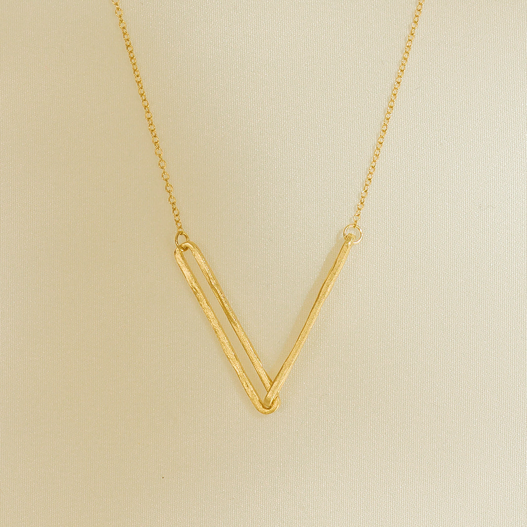 Syna Necklace